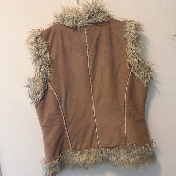 Cozy Sherpa Patterned Vest - Picture 6 of 6